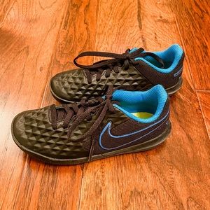 Boys’ Nike Tiempo Indoor Soccer Cleats